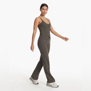 NEW Vuori Daily Wideleg size S oregano
Women's BreatheInterlock™ Pants